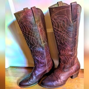 Beautiful Brown Leather Ariat Women's Cowboy Boots Size 9